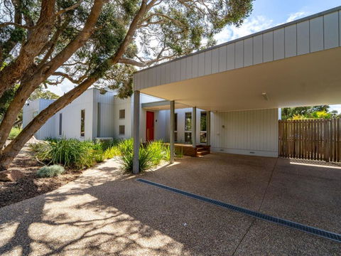 YOU ME & THE SEA BLAIRGOWRIE - Darwin Holiday 5