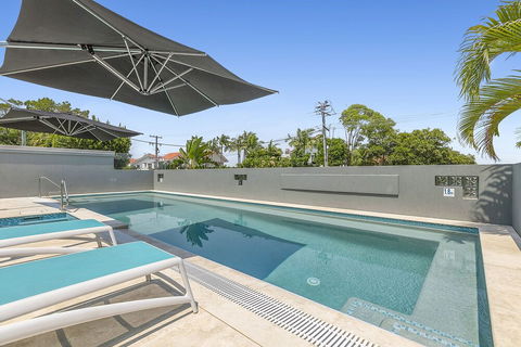 Impressive Views Of Noosa Unit 8 Taralla 16 Edgar Bennett Avenue Noosa Heads - Darwin Holiday 6