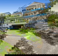 Impressive Views of Noosa Unit 8 Taralla 16 Edgar Bennett Avenue Noosa Heads - Darwin Holiday