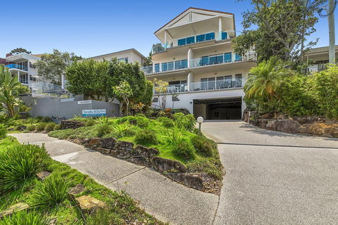 Impressive Views Of Noosa Unit 8 Taralla 16 Edgar Bennett Avenue Noosa Heads - Darwin Holiday 0