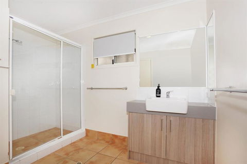 10 Barra Crescent Coolum Beach 500 BOND WIFI Walking Distance To Beach - Darwin Holiday 3