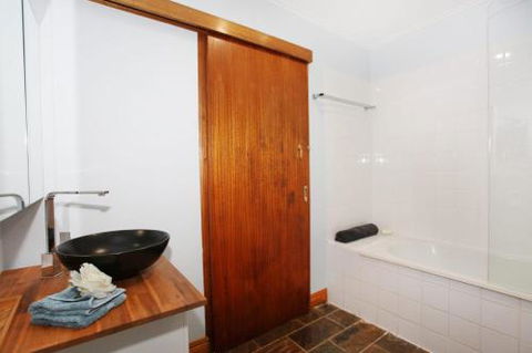 BEACH SHOPS & FABULOUS VACATION HOME! - Darwin Holiday 0