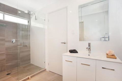 BEACH SHOPS & FABULOUS VACATION HOME! - Darwin Holiday 3