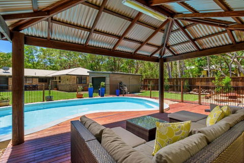 13 Orania Court Rainbow Shores Pool Sleeps 8 Air Conditioning Fire Pit - Darwin Holiday 1