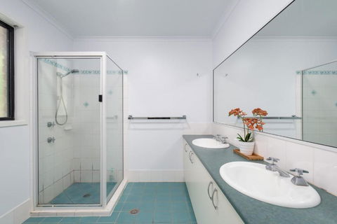 13 Orania Court Rainbow Shores Pool Sleeps 8 Air Conditioning Fire Pit - Darwin Holiday 5