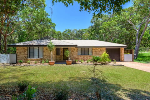 13 Orania Court Rainbow Shores Pool Sleeps 8 Air Conditioning Fire Pit - Darwin Holiday 6