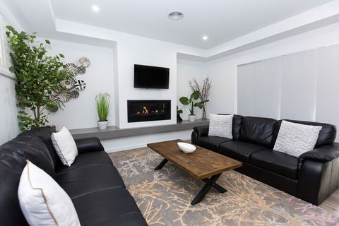Two Ten Luxury CBD Accommodation - Darwin Holiday 1