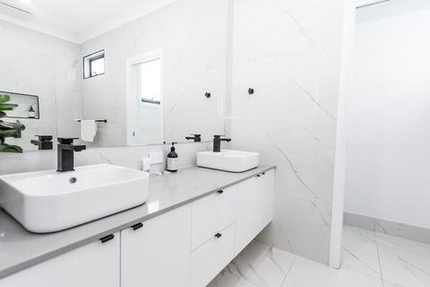 Two Ten Luxury CBD Accommodation - Darwin Holiday 5