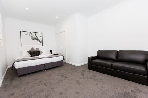Two Ten Luxury CBD Accommodation - Darwin Holiday 6