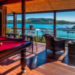 Uisce Luxury Holiday House With Jacuzzi Pool Table Cinema Premium Foxtel & Two Buggies - Darwin Holiday 0