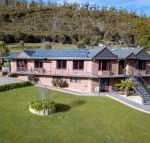 Luxury 6 Bedroom Home with Pool  Spa - Darwin Holiday