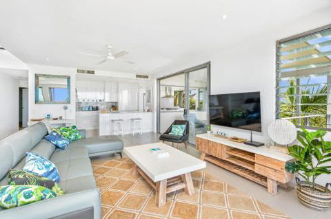 Unit 6 Rainbow Sea Rainbow Beach Amazing Ocean Views Aircon Wi Fi Pool Walk To Beach - Darwin Holiday 6