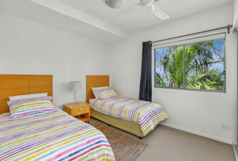 Unit 6 Rainbow Sea Rainbow Beach Amazing Ocean Views Aircon Wi Fi Pool Walk To Beach - Darwin Holiday 1
