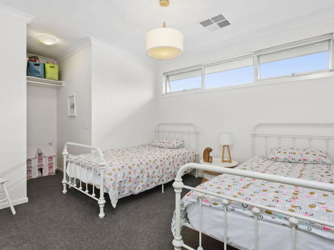 CORYMBIA MOUNT MARTHA - Darwin Holiday 6