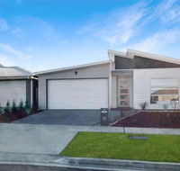 Brand New Home 10 mins to Beach Torquay Geelong Deakin Hospitals - Darwin Holiday