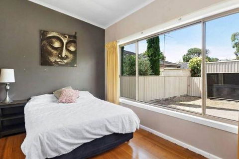 Casual Beachin It Family Getaway With Bungalow On Beachfront - Darwin Holiday 1