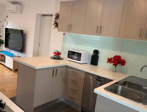 Sweet Home On Elgar - Darwin Holiday 1