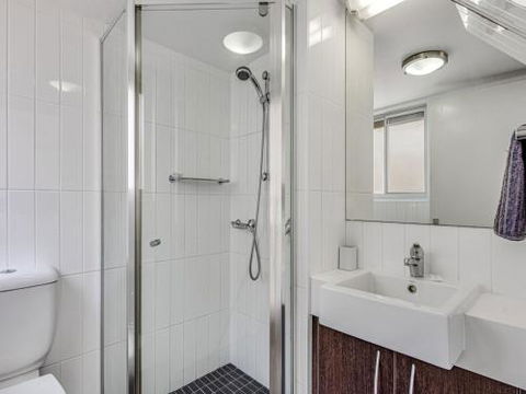 Unit 3 Pumicestone Quays Absolute Waterfront! - Darwin Holiday 1