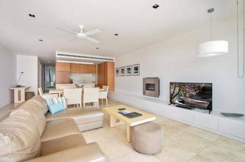 Unit 7 Plantation Resort Rainbow Beach Air Conditioned Pool & Outdoor Spa Plantation Resort - Darwin Holiday 3