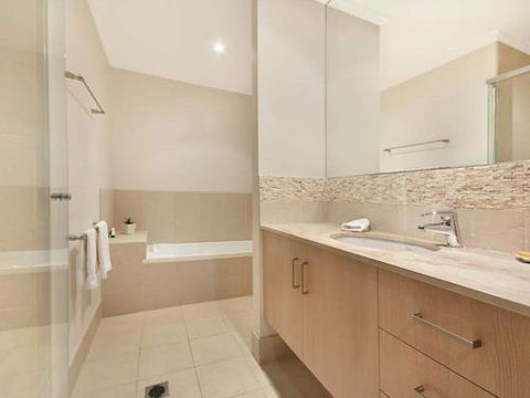 Sea Drift - Darwin Holiday 3