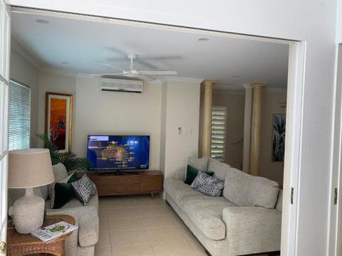 Walk To The Ocean In Five Minutes - Darwin Holiday 5