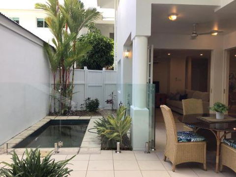 Walk To The Ocean In Five Minutes - Darwin Holiday 1