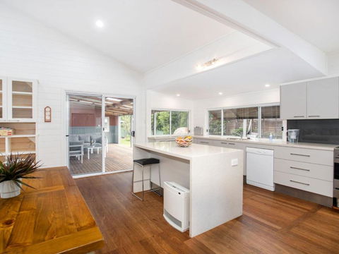 3 Macleay St. Narrawallee - Darwin Holiday 4
