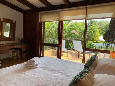 On The Beach At Four Mile Spindfrift - Darwin Holiday 5