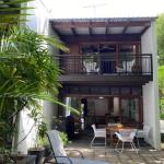 On The Beach At Four Mile Spindfrift - Darwin Holiday 0