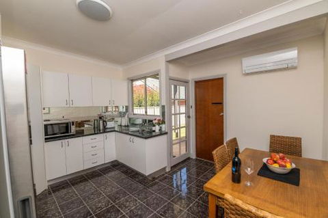 Edward Cottage ?Heritage Central Comfortable. - Darwin Holiday 5