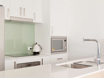 The Shoal Apartments Unit 506 / 4 8 Bullecourt Street - Darwin Holiday 1