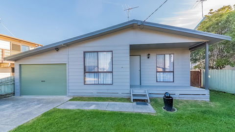 Family Home On 14 Lansell In Cowes - Darwin Holiday 0