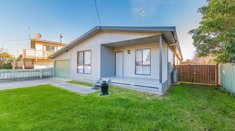 Family Home On 14 Lansell In Cowes - Darwin Holiday 6