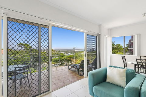 Stylish Apartment With Stunning Views Unit 7 Taralla 16 18 Edgar Bennett Avenue Noosa Heads - Darwin Holiday 3