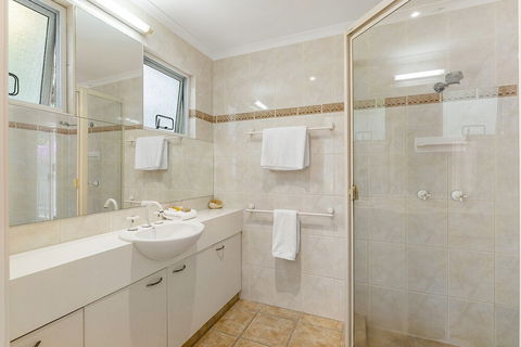 Stylish Apartment With Stunning Views Unit 7 Taralla 16 18 Edgar Bennett Avenue Noosa Heads - Darwin Holiday 2