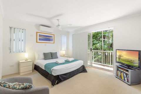 Stylish Apartment With Stunning Views Unit 7 Taralla 16 18 Edgar Bennett Avenue Noosa Heads - Darwin Holiday 5