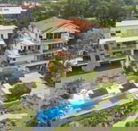 Stylish Apartment With Stunning Views Unit 7 Taralla 16 18 Edgar Bennett Avenue Noosa Heads - Darwin Holiday