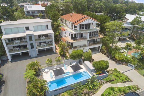 Stylish Apartment With Stunning Views Unit 7 Taralla 16 18 Edgar Bennett Avenue Noosa Heads - Darwin Holiday 0