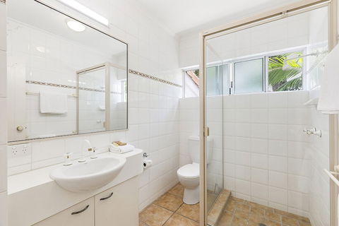 Stylish Apartment With Stunning Views Unit 7 Taralla 16 18 Edgar Bennett Avenue Noosa Heads - Darwin Holiday 4