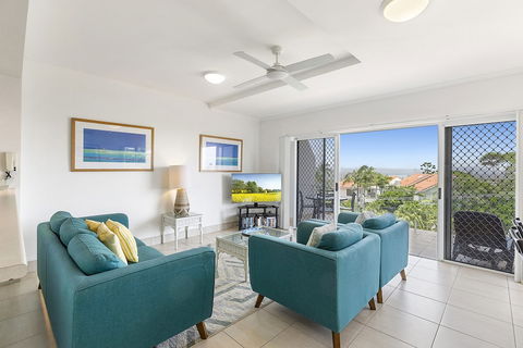 Stylish Apartment With Stunning Views Unit 7 Taralla 16 18 Edgar Bennett Avenue Noosa Heads - Darwin Holiday 6