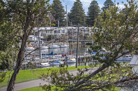 Stornaway - Darwin Holiday 0