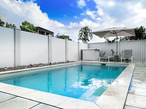 Surfers Paradise Holiday Beach House - Darwin Holiday 1