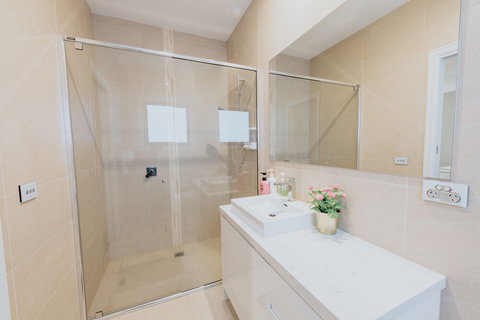 114glen Manor 1 - Darwin Holiday 0