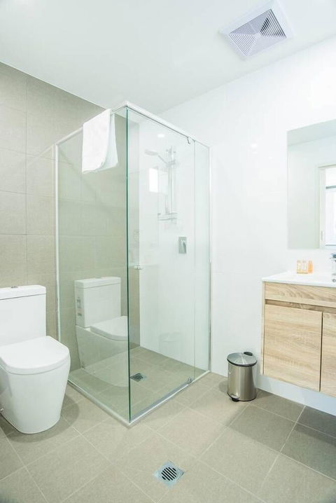 Modern And Chic Apartment Next To Parramatta Station - Darwin Holiday 1