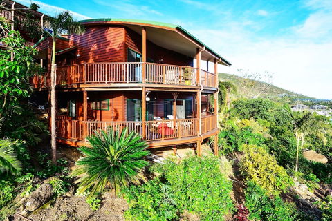 Casuarina Cove 16 Ocean View Deluxe Refurbished 3 Bedroom House Near Marina With Golf Buggy - Darwin Holiday 1