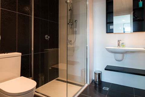 OWEN Little Collins St. Beauty + Views + Parks + MCG - Darwin Holiday 5