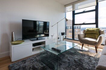 OWEN Little Collins St. Beauty + Views + Parks + MCG - Darwin Holiday 2