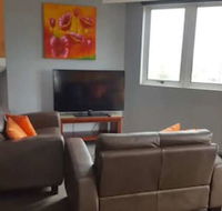 Affordable Unit Minutes To The Heart of Surfers Paradise - Darwin Holiday