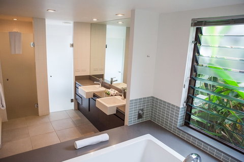 Sea Temple - 160 Luxury Swimout - Darwin Holiday 6