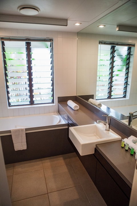 Sea Temple - 160 Luxury Swimout - Darwin Holiday 3